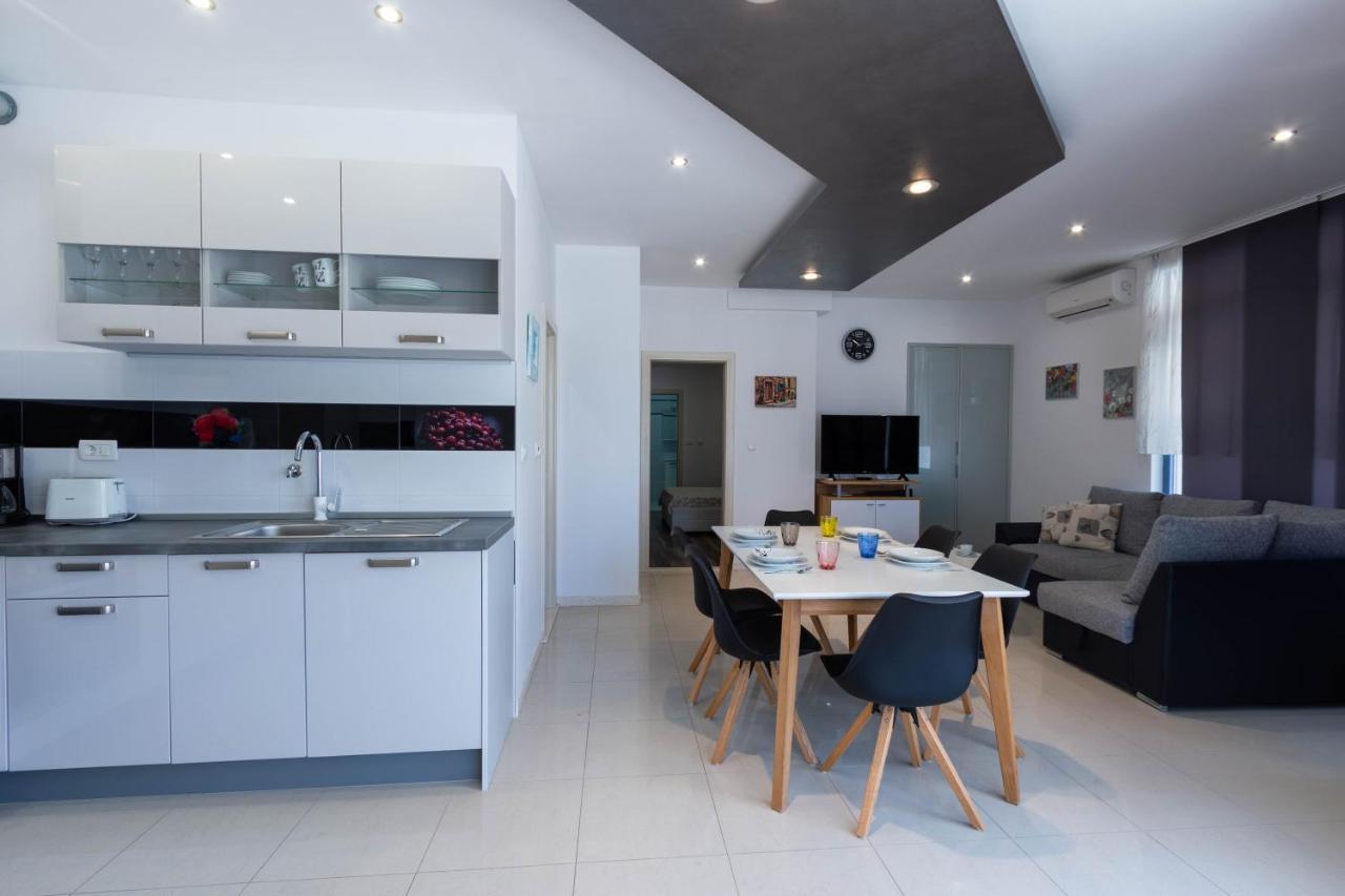 פודסטראנה Apartman Dora מראה חיצוני תמונה