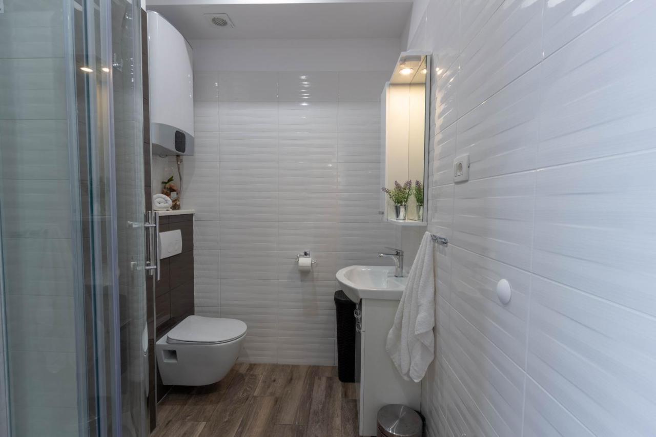 פודסטראנה Apartman Dora מראה חיצוני תמונה